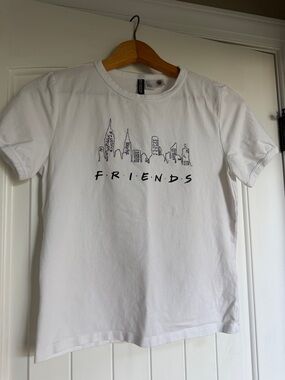 Divided White Short-Sleeve 'FRIENDS' Skyline Graphic Tee